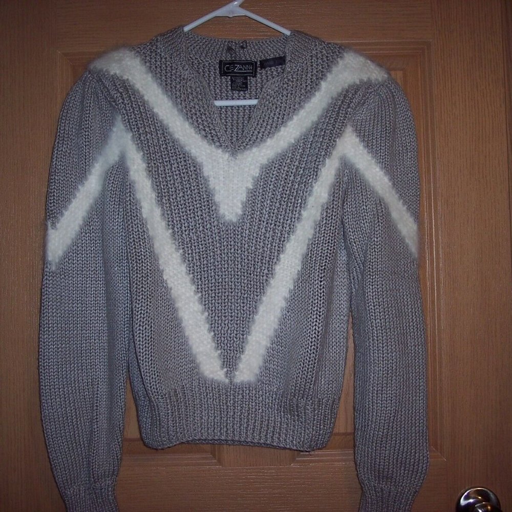 Vintage Soft Gray and White Acrylic and Angora Ladies' Sweater - Size L